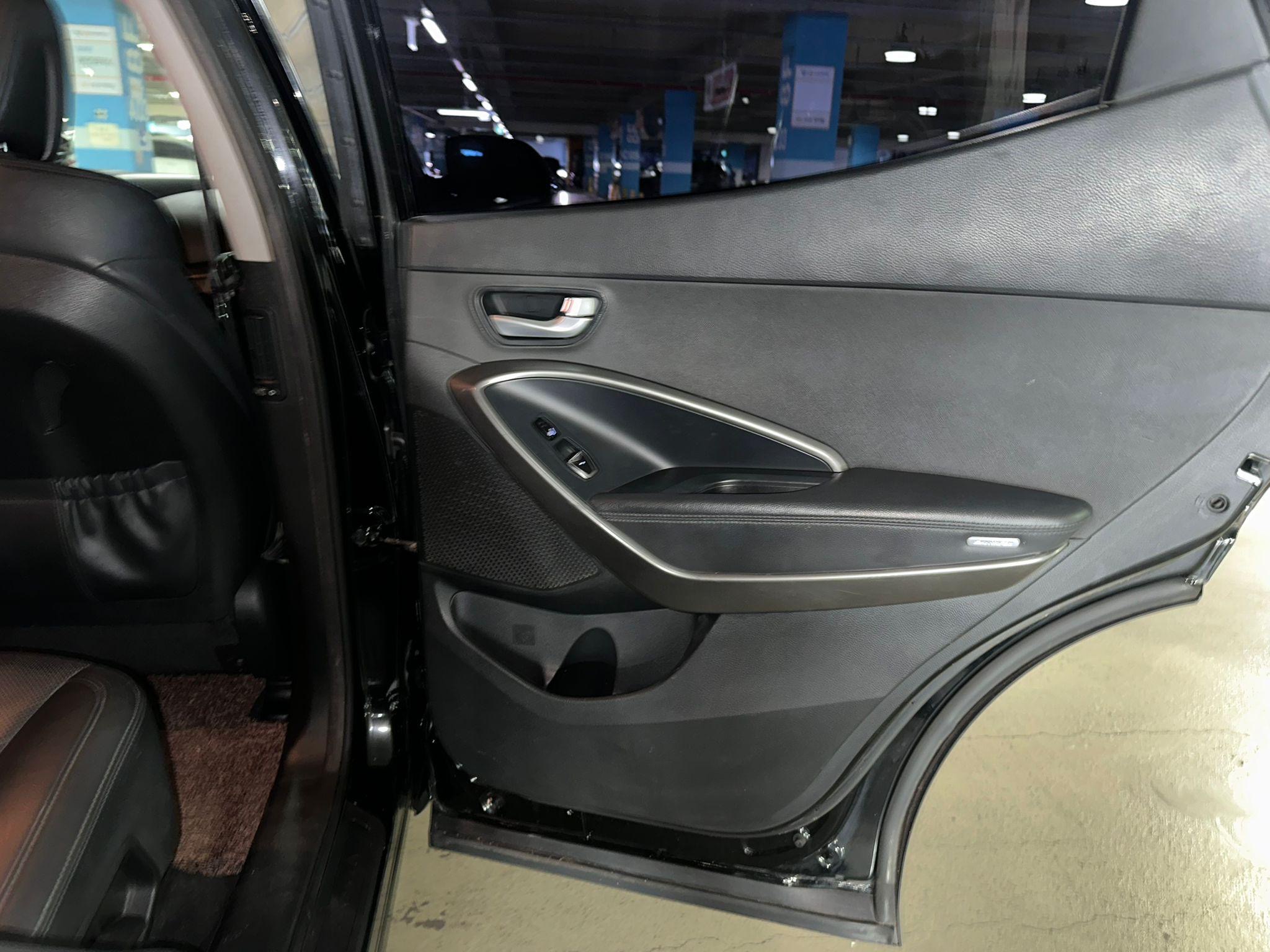 Hyundai Santa FE VIN: 