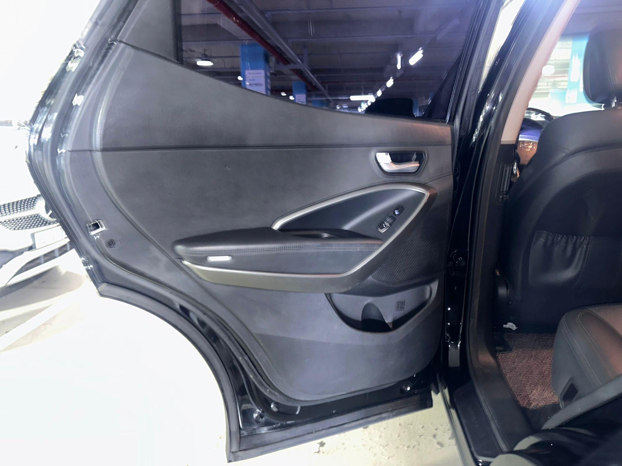 Hyundai Santa FE VIN: 