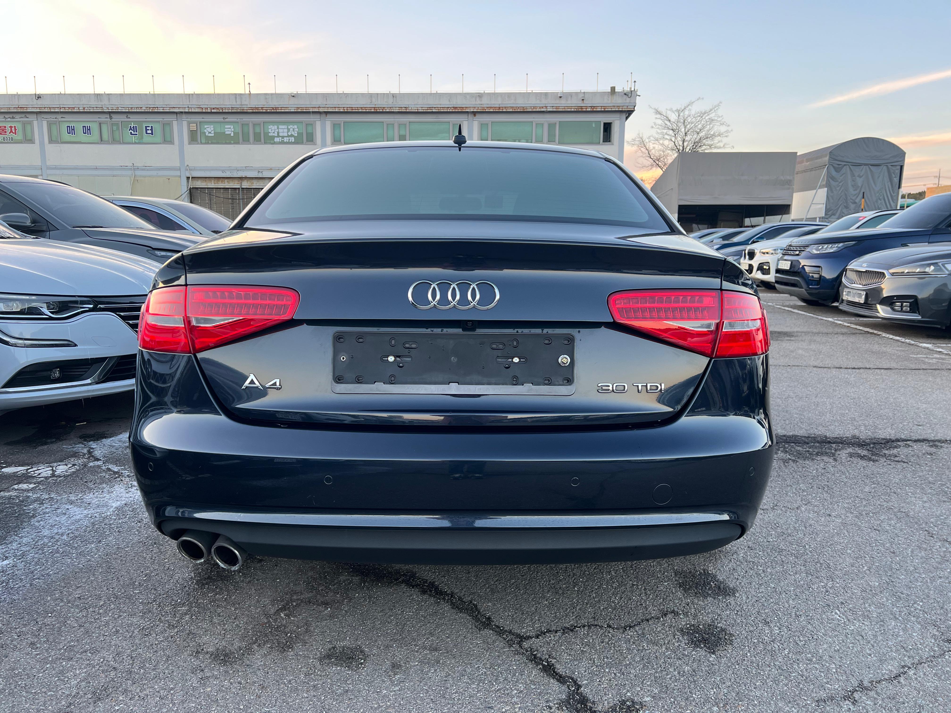 Audi A4 30 TDI VIN: 